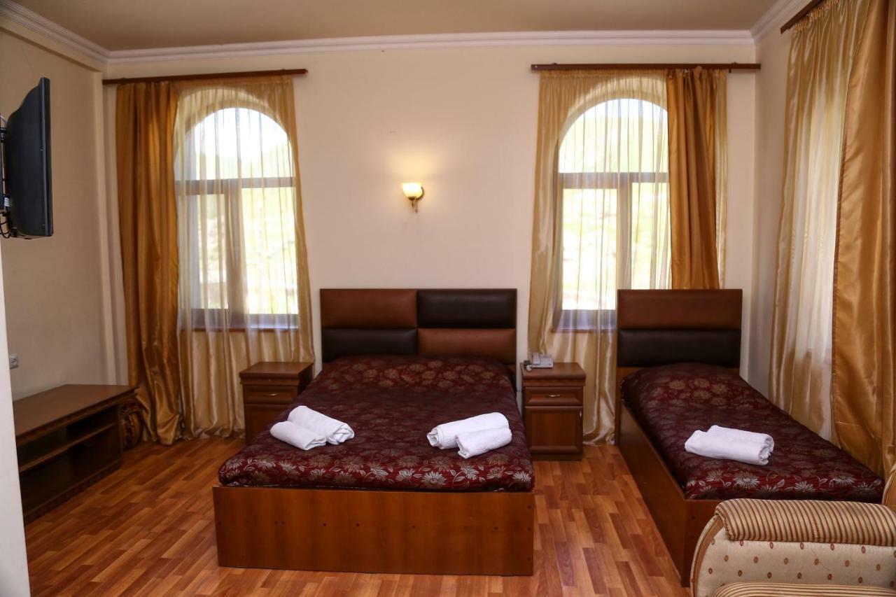 Lara Hotel Goris Eksteriør bilde