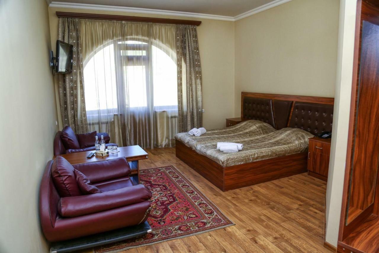 Lara Hotel Goris Eksteriør bilde