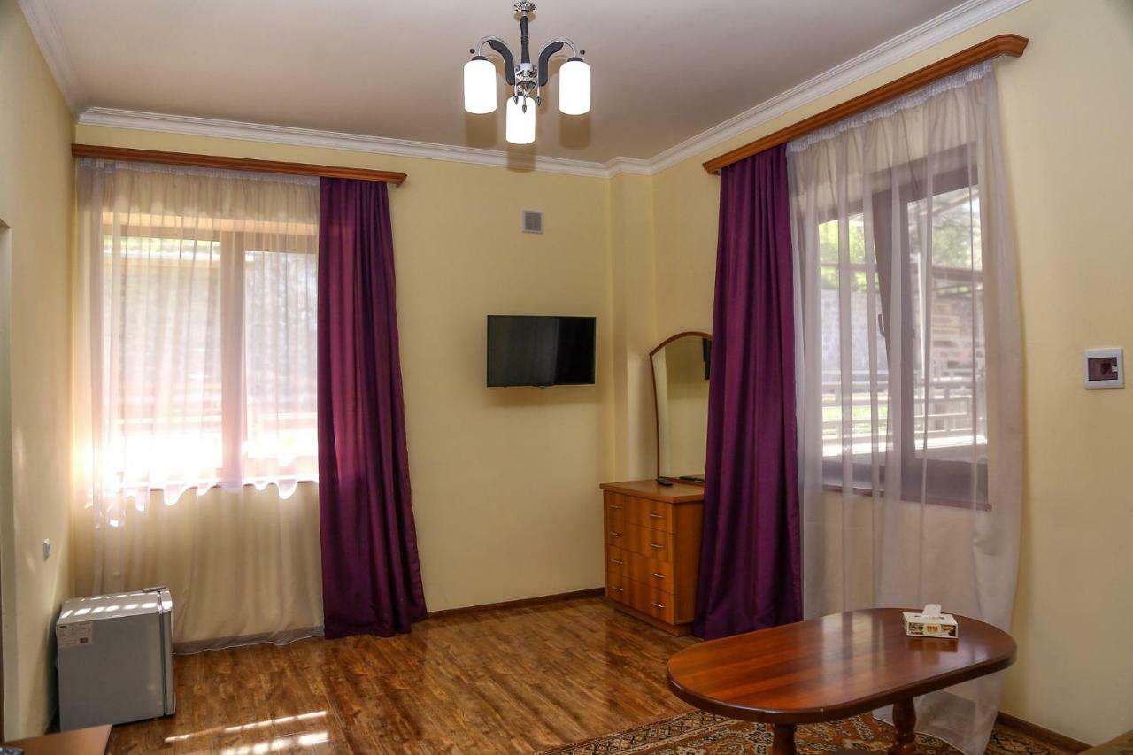 Lara Hotel Goris Eksteriør bilde