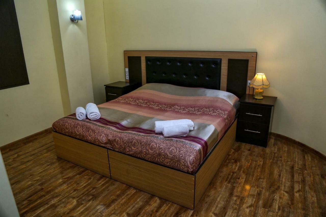 Lara Hotel Goris Eksteriør bilde